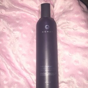 Monat’s THE CHAMP Conditioning Dry Shampoo